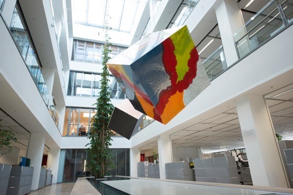 Thomas Schönauer: The Flying Cubes II (2013). Foto: Stefano Levi.