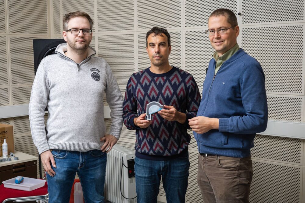 Patrick Häsner, Christian Kosmas Mayer und Professor Peter Birkholz. Foto: Adrian Sauer.
